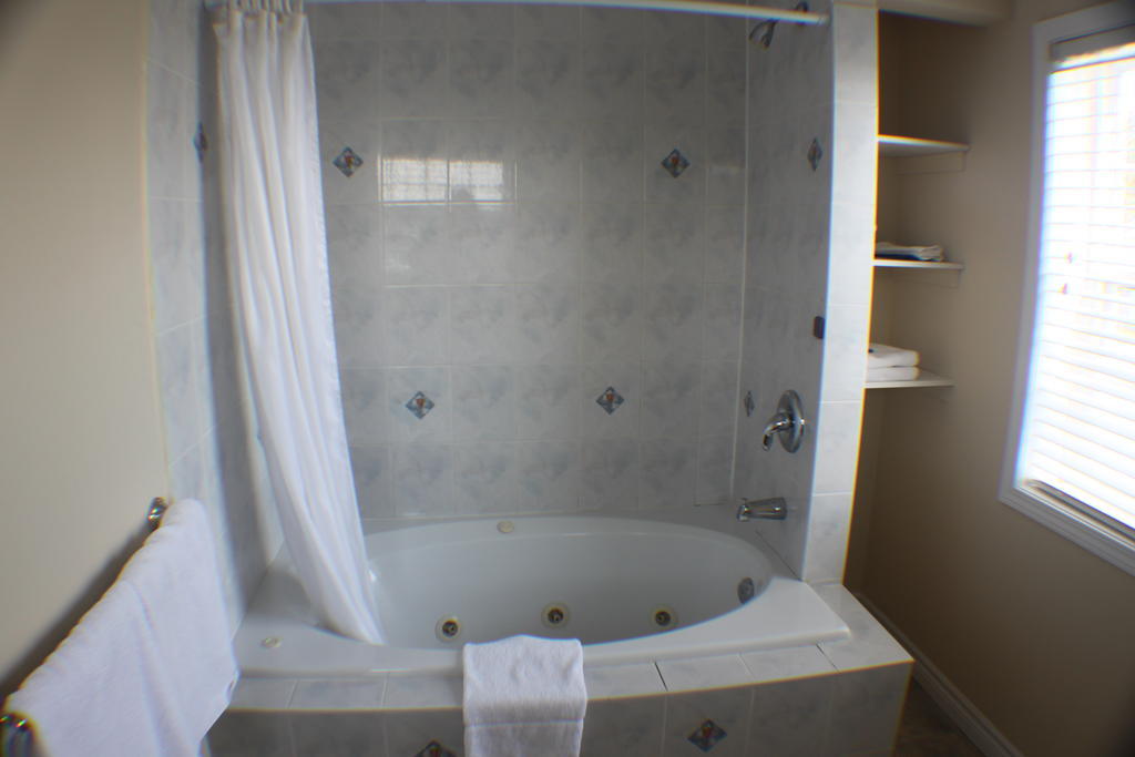 Dolan'S Inn & Suites Пикту Экстерьер фото
