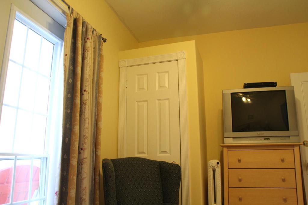 Dolan'S Inn & Suites Пикту Экстерьер фото